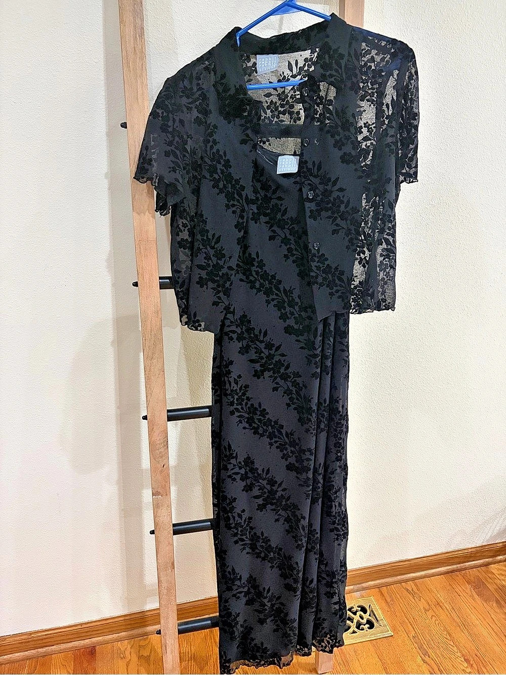 Vintage Rabbit Designs Style 1616035 Floral Maxi Dress Black Size 14